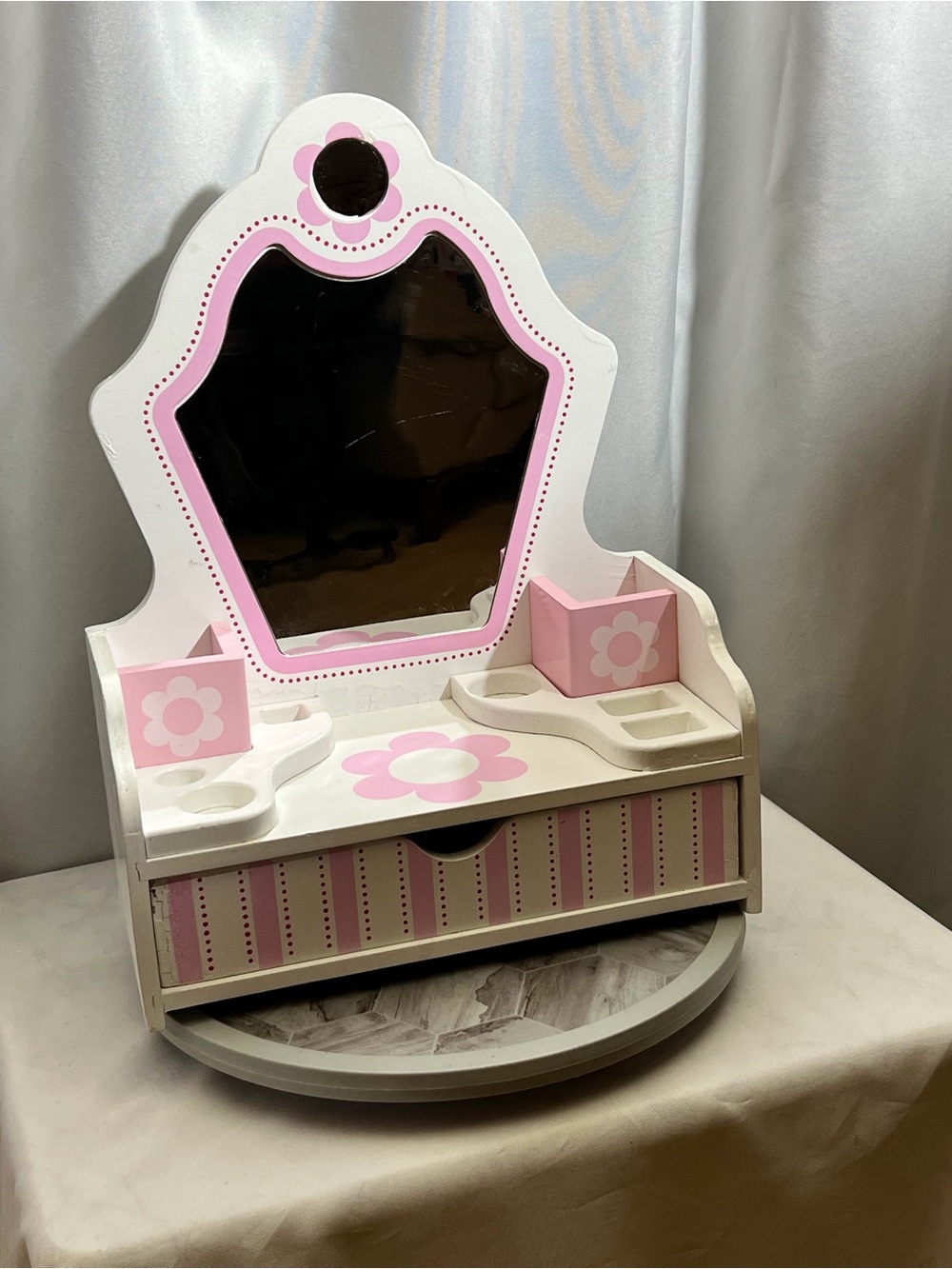 Melissa & Doug Wooden Beauty Salon Play Set Vanity Mirror Drawer Pink Kids